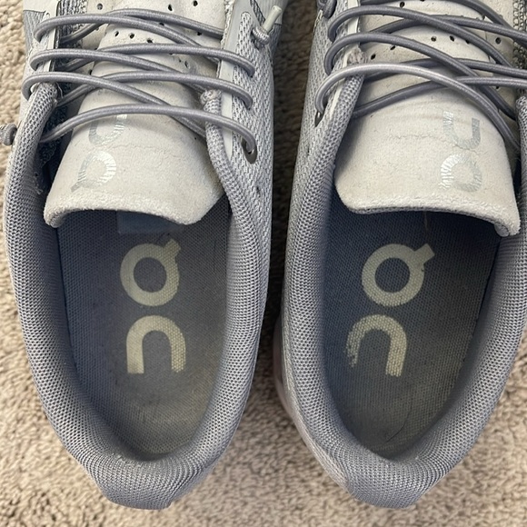 Woman’s On Running Cloud Running Sneaker Size 8 - Picture 6 of 8